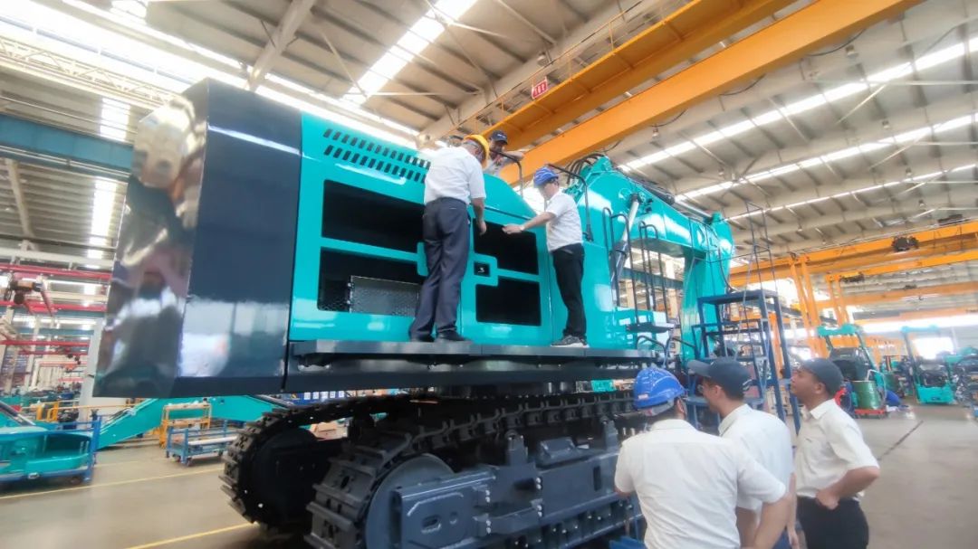 够炫！够酷！3499拉斯维加斯线路智能超大型挖掘机SWE750F下线