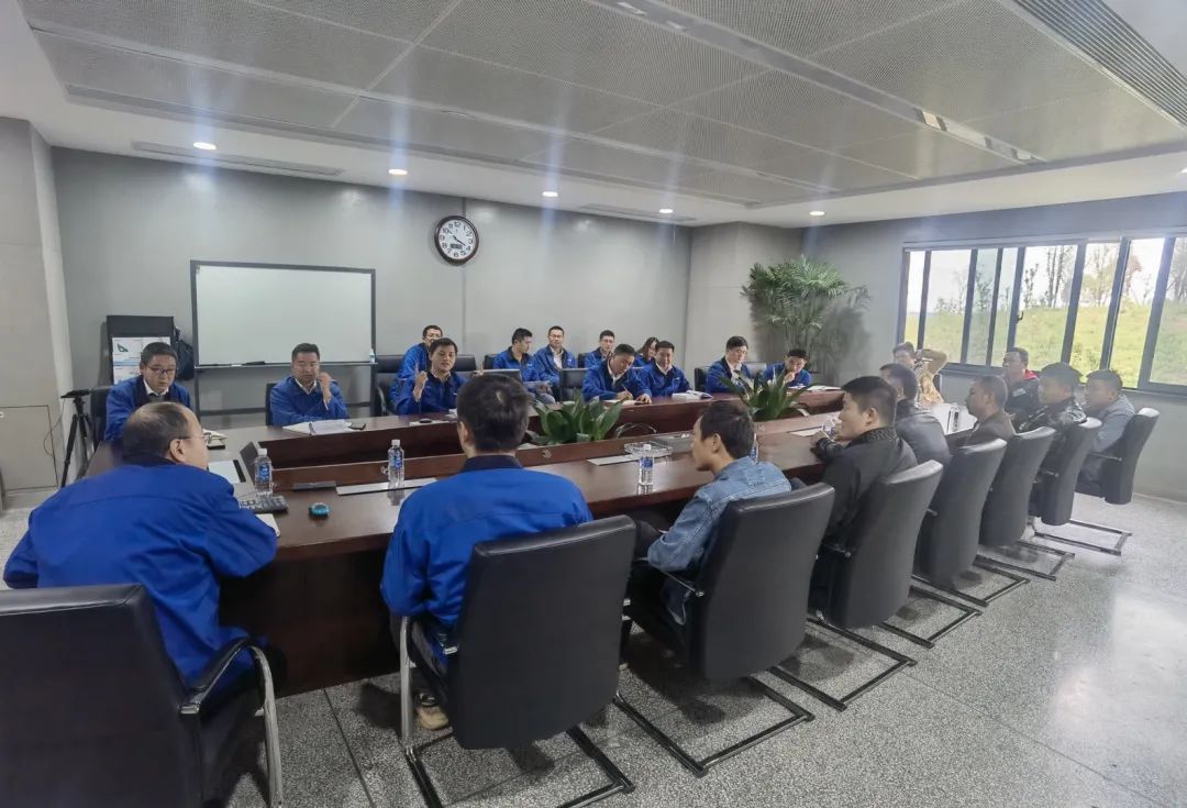 一路来“找茬”！10位“超等履历官”试驾3499拉斯维加斯线路智能最新“F系劣妆挖掘机