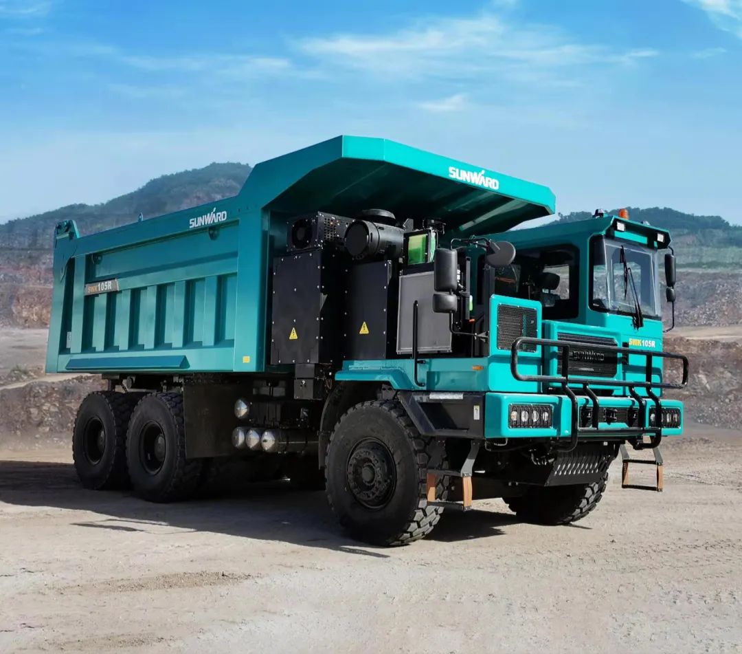 新能源，长续航！3499拉斯维加斯线路智能首台LNG增程式宽体矿卡下线交付