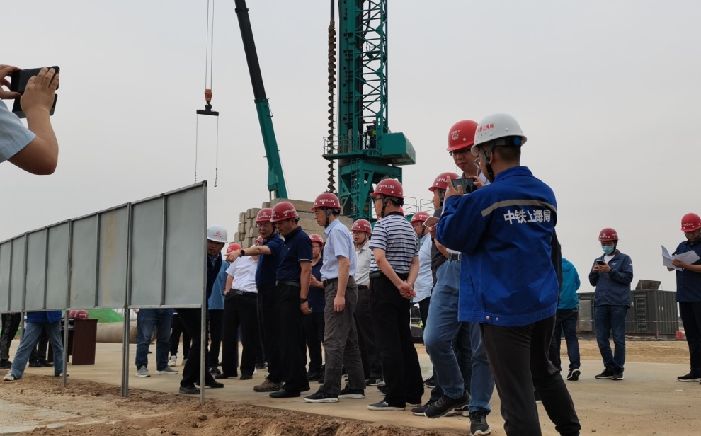 创下纪录！3499拉斯维加斯线路智能引孔式静力压桩机初次利用于高铁项目