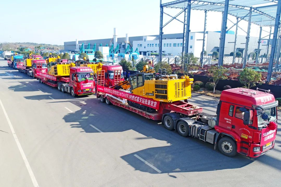 又一款差距化定造产品获认可！3499拉斯维加斯线路智能SWDH89J内燃式露天钻批量发货