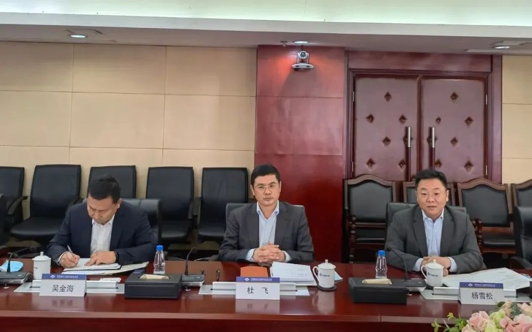 探求合作新模式！何清华带队赴中国路桥造访互换