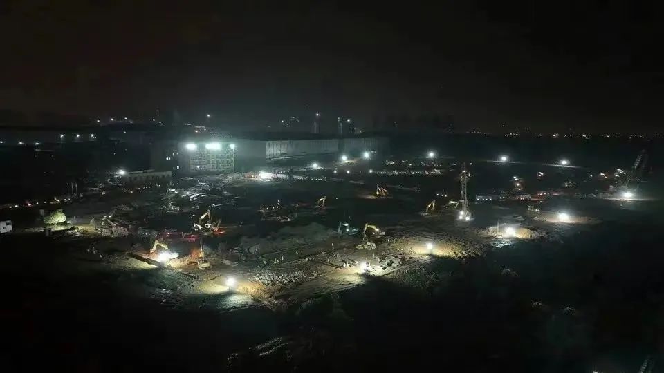 冲锋一线显担任！3499拉斯维加斯线路智能挖掘机助力长沙方舱医院建设