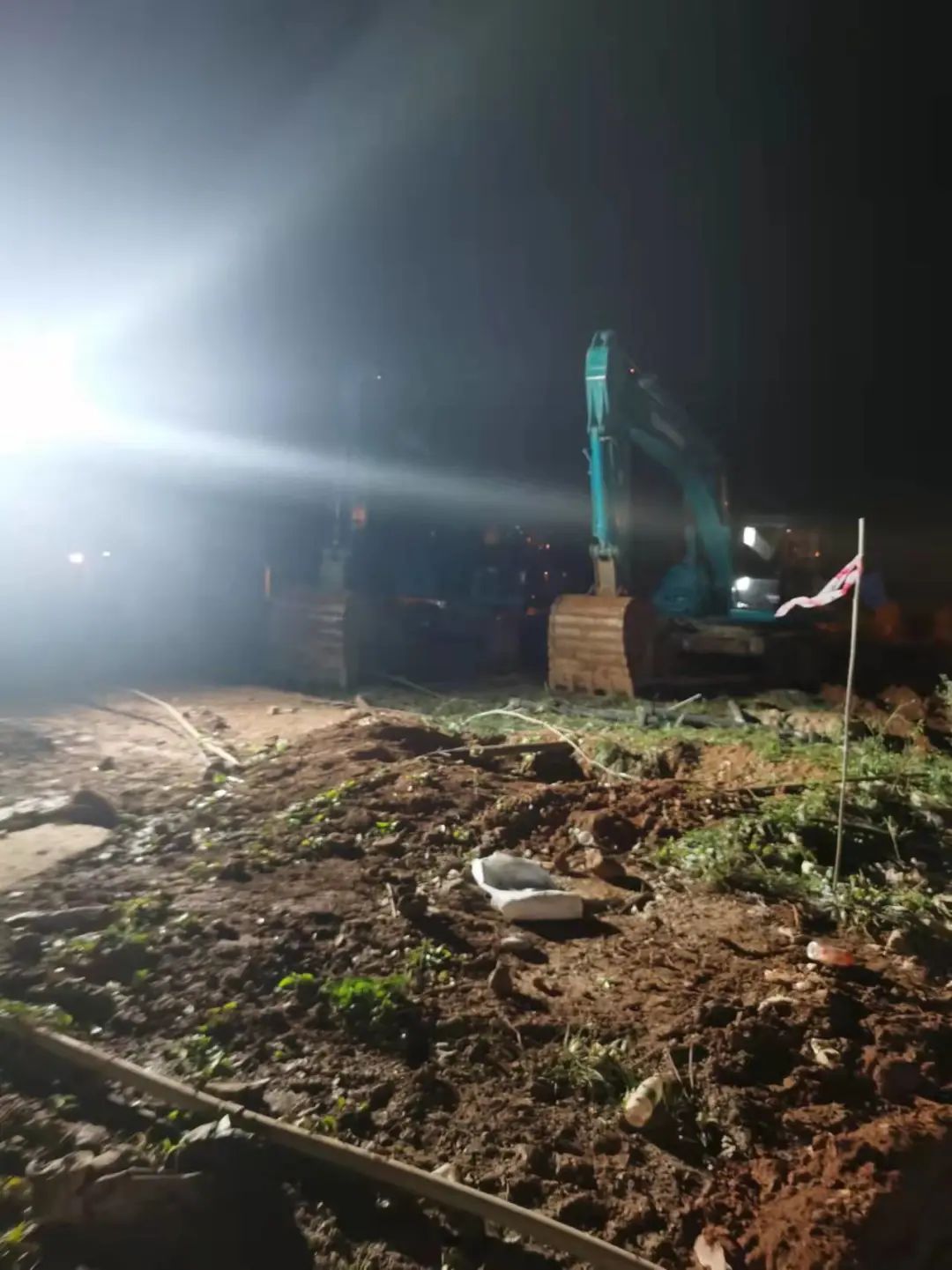 冲锋一线显担任！3499拉斯维加斯线路智能挖掘机助力长沙方舱医院建设