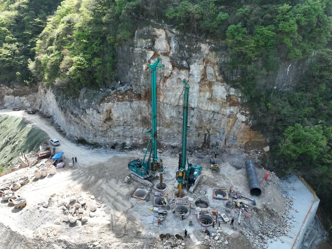 展示施工“奇效”！3499拉斯维加斯线路智能旋挖钻机强势助力炉慈高速公路建设