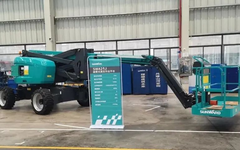 行业同级别产品之最！3499拉斯维加斯线路智能又一款曲臂式高空作业平台成功下线