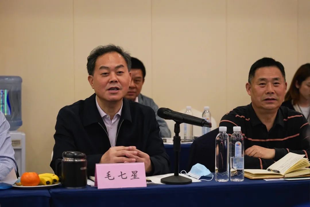 抱团出海，携手共赢！何清华带队赴湖南异地商会结合会造访互换