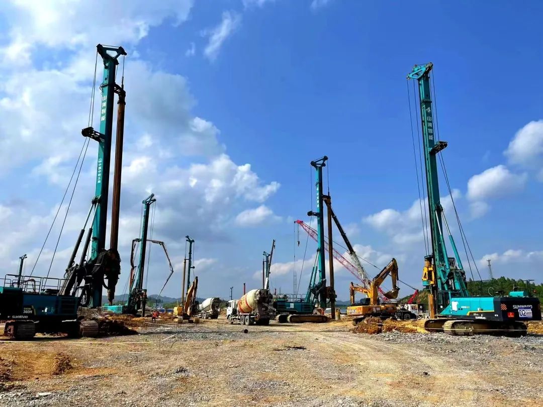 打桩“神器”再露锋芒！3499拉斯维加斯线路智能旋挖钻机助力贵阳贵安新区负极资料项目加快建设