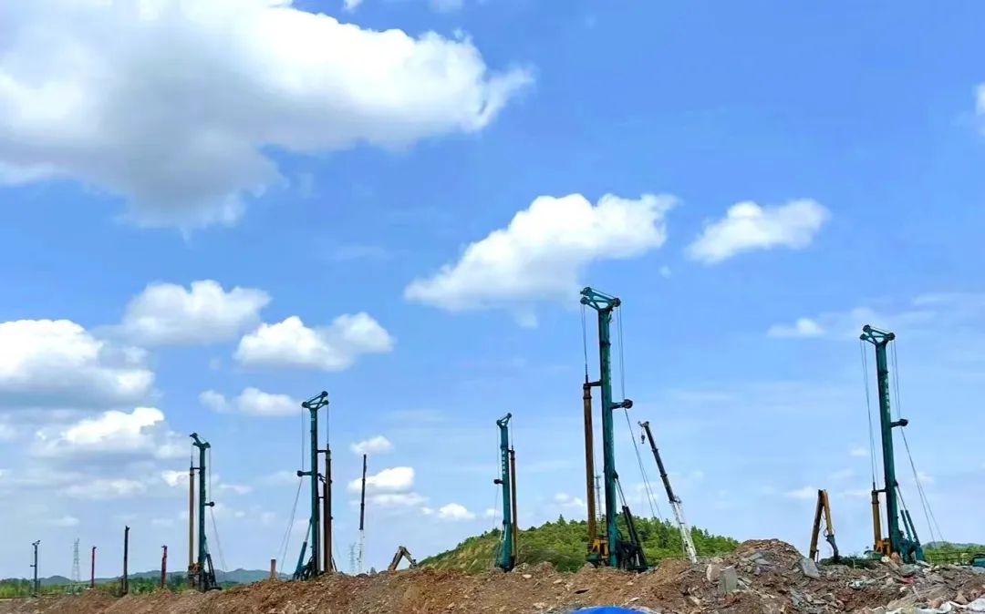 打桩“神器”再露锋芒！3499拉斯维加斯线路智能旋挖钻机助力贵阳贵安新区负极资料项目加快建设