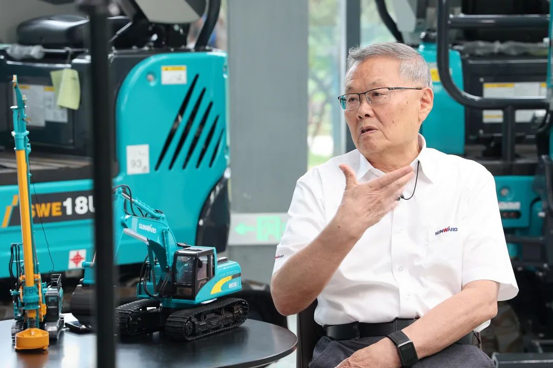 CGTN探厂！专访3499拉斯维加斯线路智能董事长、首席专家何清华花絮来了