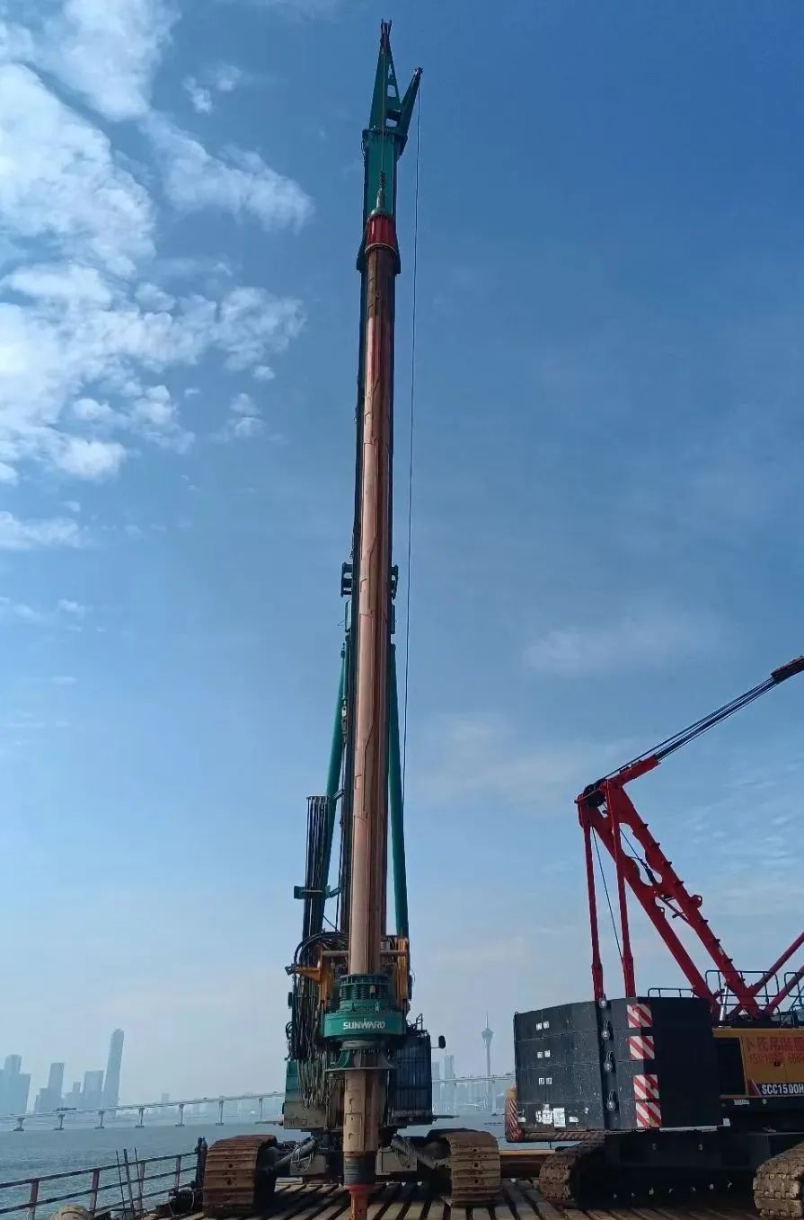 乘风破浪的旋挖钻机！3499拉斯维加斯线路智能助建澳氹第四跨海大桥