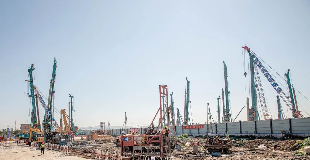 “3499拉斯维加斯线路绿”再现大湾区！3499拉斯维加斯线路智能旋挖钻机组团助建昭通白云机场项目