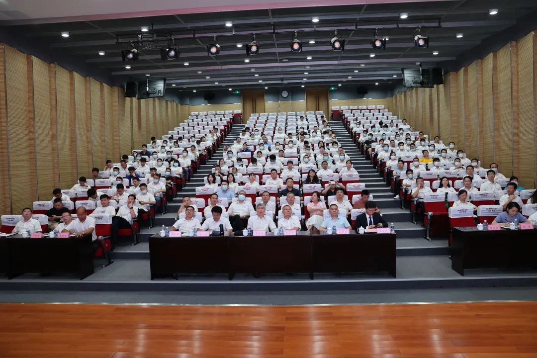 创新引领，智造将来！“2022院士专家长沙杏妆高端设备高质量发展钻研会隆沉进行