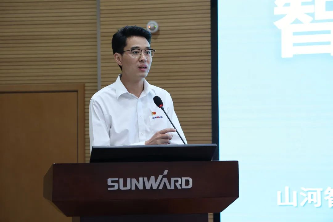 创新引领，智造将来！“2022院士专家长沙杏妆高端设备高质量发展钻研会隆沉进行