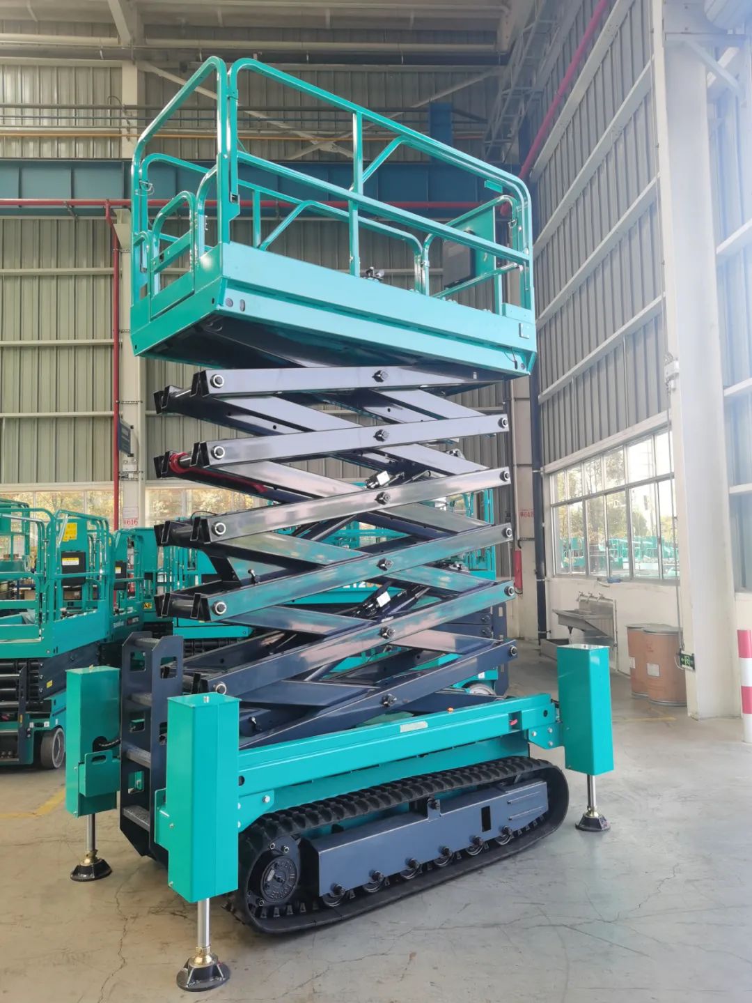 加快电动化产品布局，3499拉斯维加斯线路智能第一款履带剪叉式高空作业平台来了！