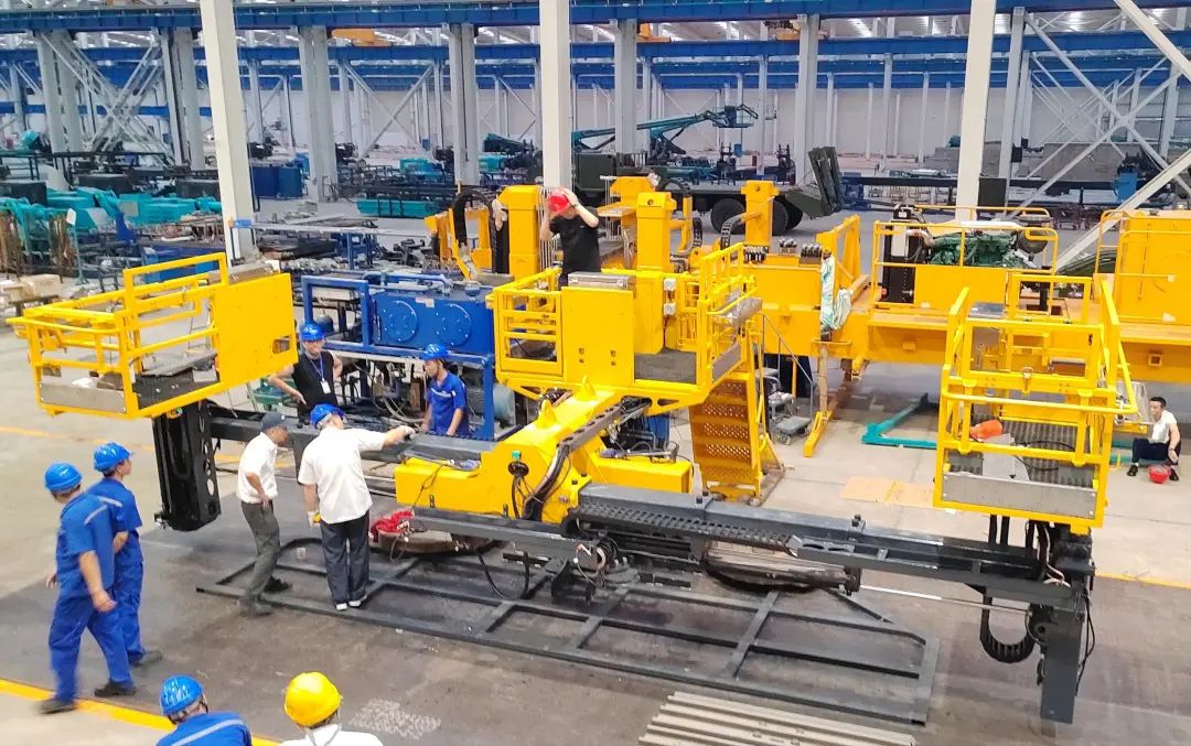 为铁路运输保驾护航！3499拉斯维加斯线路智能自主研造首套三平台作业装置成功交付