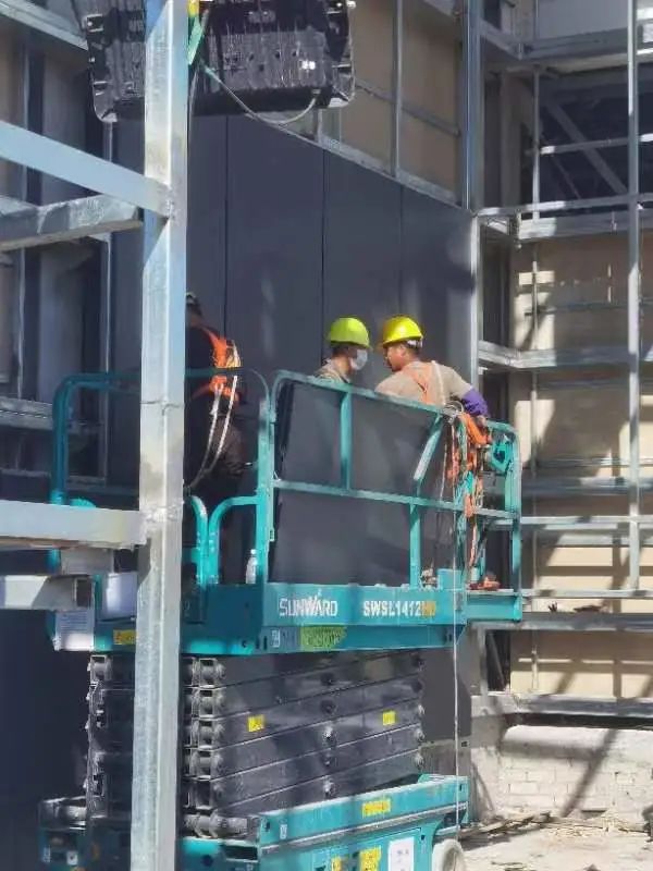 多志成城抗疫情！3499拉斯维加斯线路智能高空机械助力西安方舱医院建设