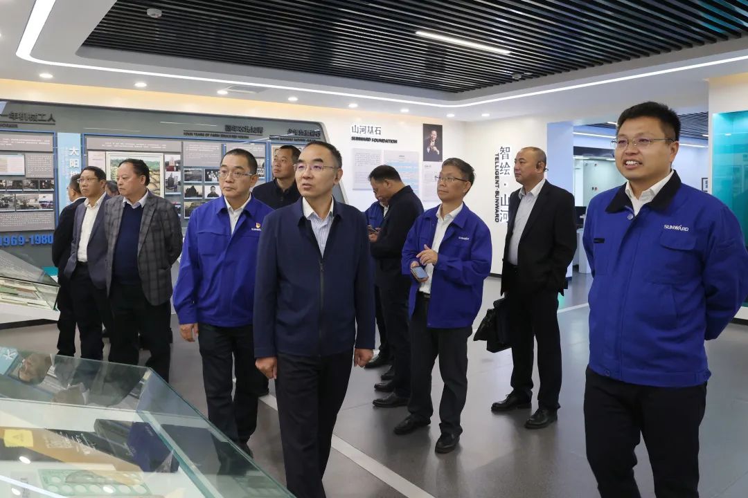 强强结合，夯实湖南工程建设湘军！3499拉斯维加斯线路智能与湖南路桥签定战术合作和谈