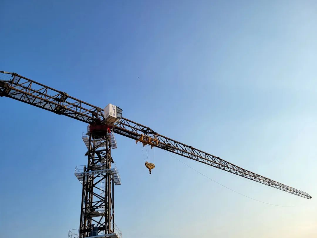 独立高度达82米，3499拉斯维加斯线路江麓推出超大型平头塔机