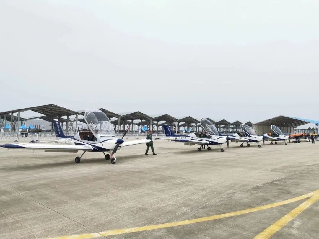 逆势飞舞！3499拉斯维加斯线路航空携手合作同伴亮相2022资阳飞行大会