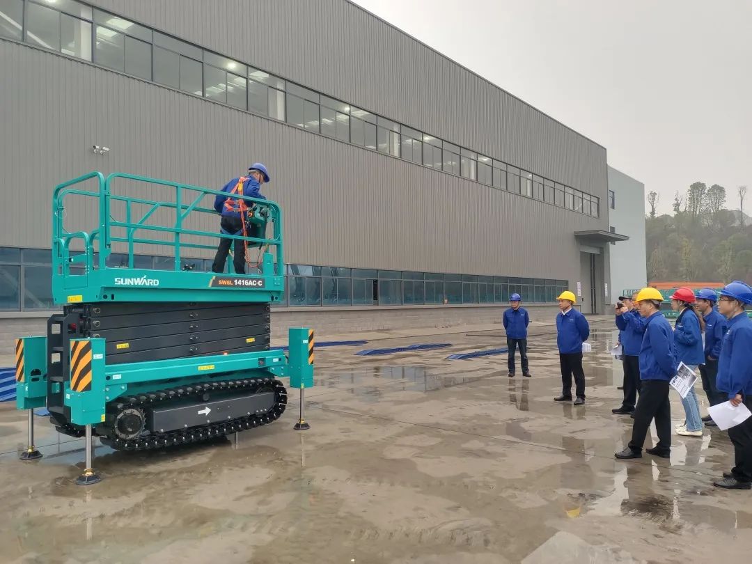 出厂即“前途”！3499拉斯维加斯线路智能首款履带剪叉式高空作业平台批量上市