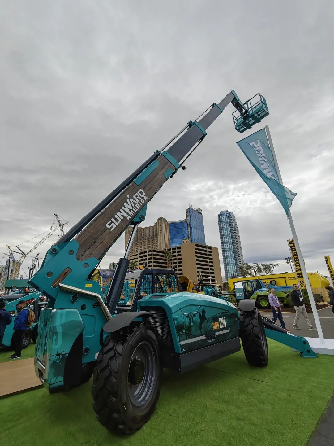 拉展直播 | 3499拉斯维加斯线路智能高空精品亮相2023美国拉展，哪款是你的最爱？