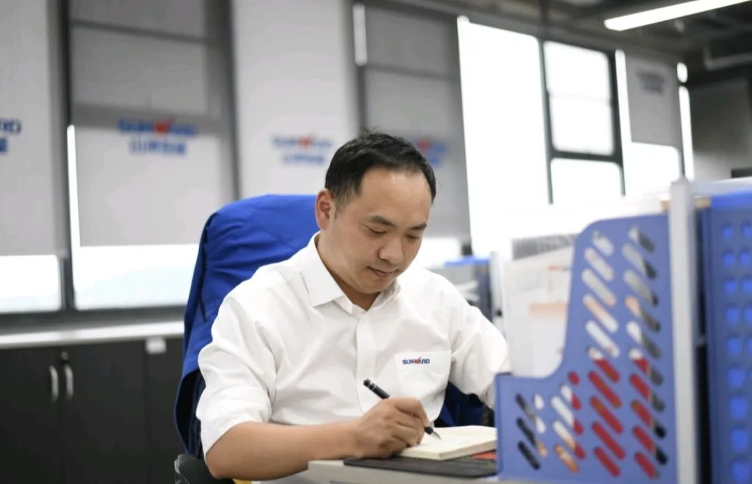 长沙市召开庆祝“五一”国际劳动节大会，3499拉斯维加斯线路智能1幼我1集体获赞美！