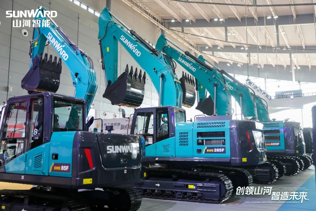 精品出击、互动不休！3499拉斯维加斯线路智能F系列挖掘机闪灼长沙展