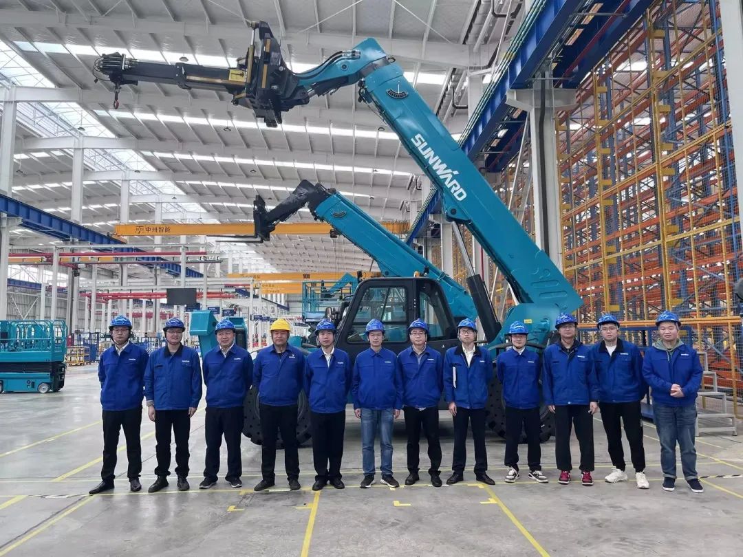 独家定造！3499拉斯维加斯线路智能油缸更换机械人顺利下线