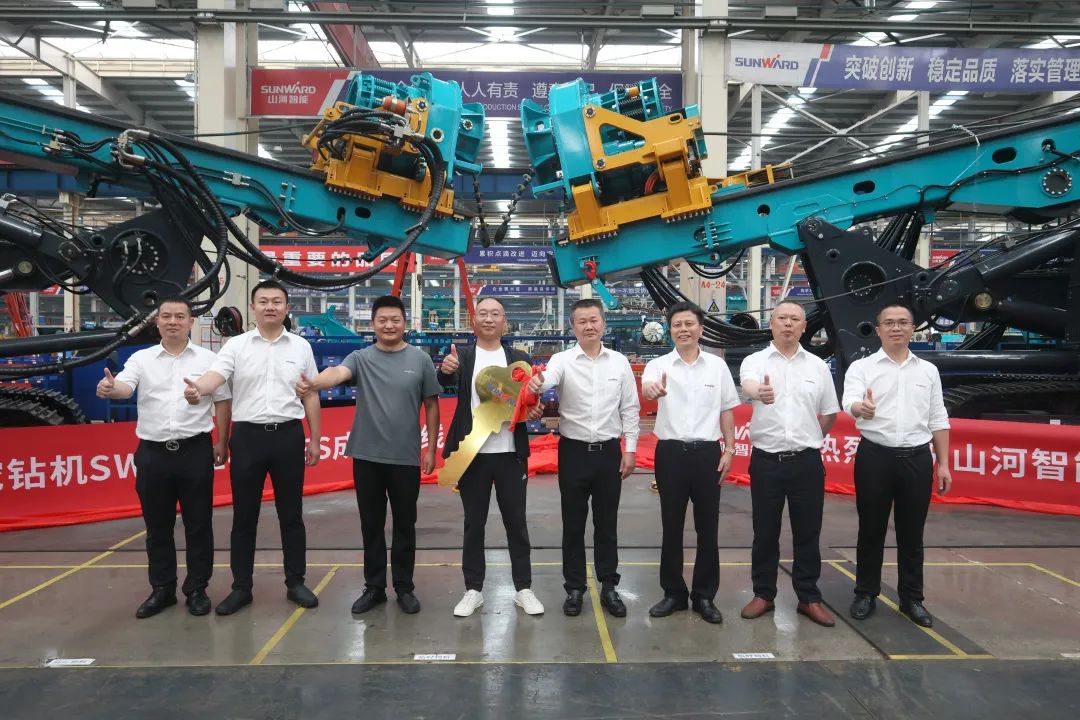 助力“双碳”、绿动将来！3499拉斯维加斯线路智能增程式电动旋挖钻机、液压混合动力旋挖钻机齐交付