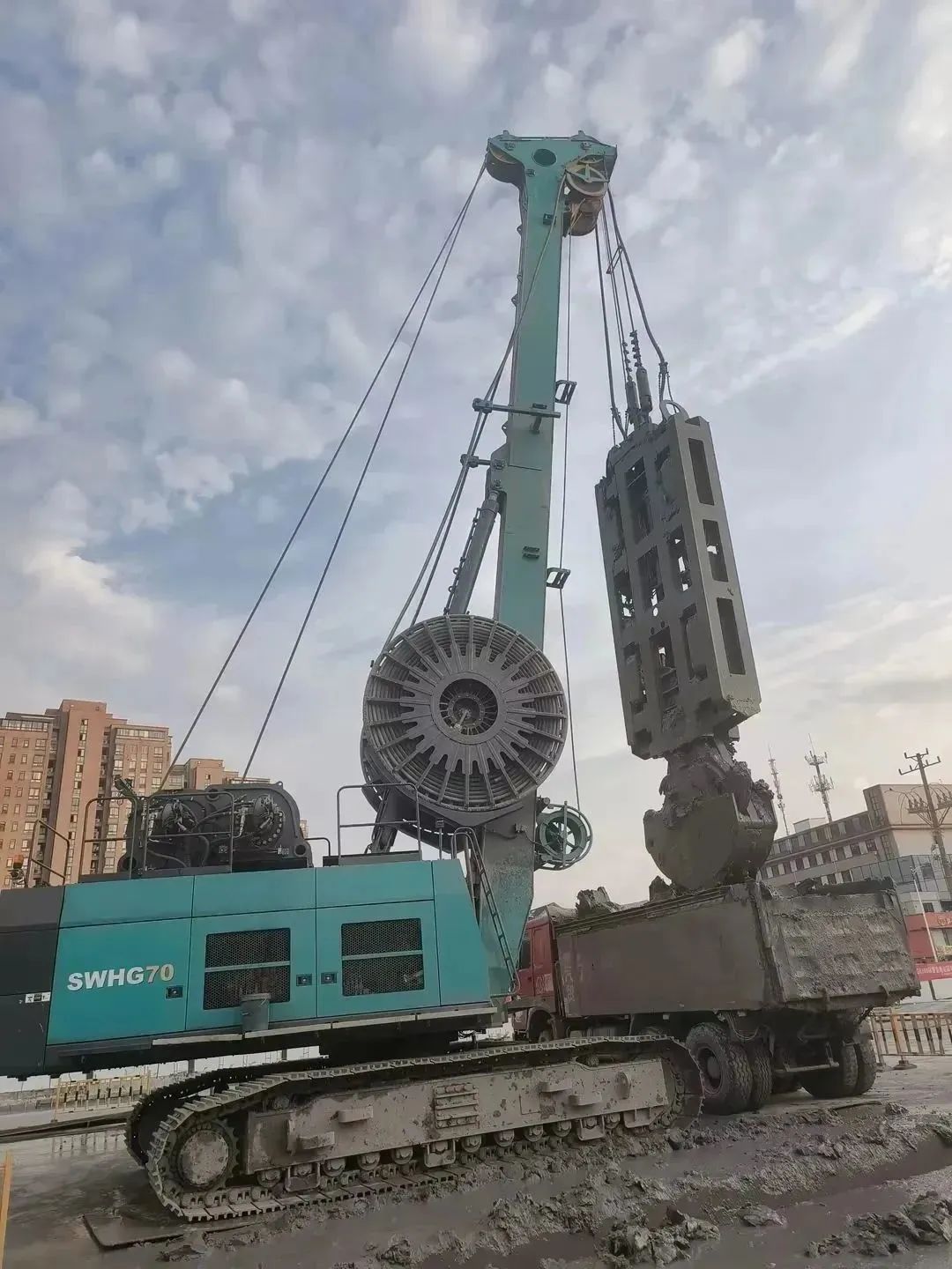 助力国内国际沉大工程！3499拉斯维加斯线路智能液压抓斗实力“出圈”