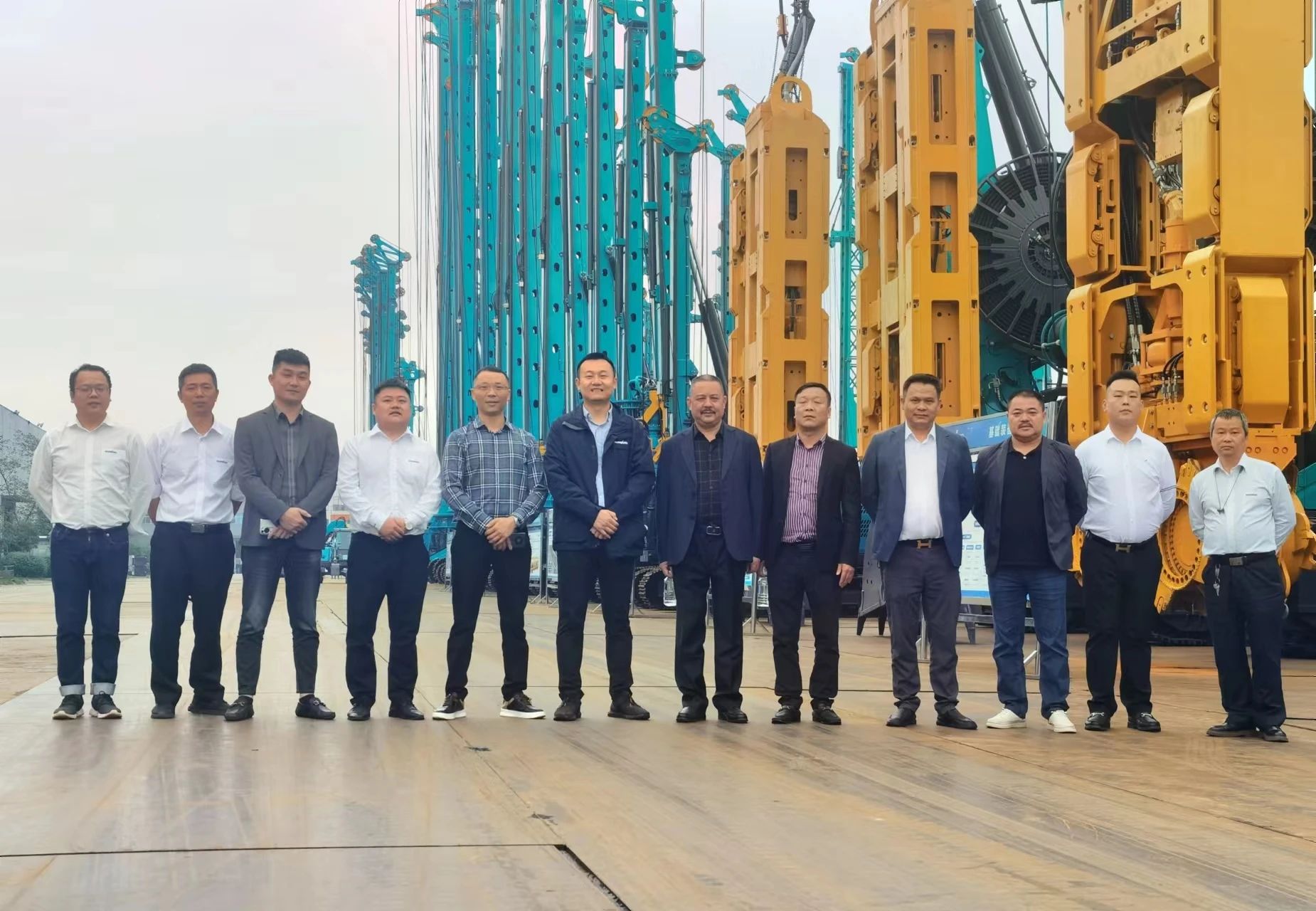 行业隆冬现暖阳！现场签购20台旋挖钻机，3499拉斯维加斯线路智能携手湖南骏牛助力国度电网项目建设