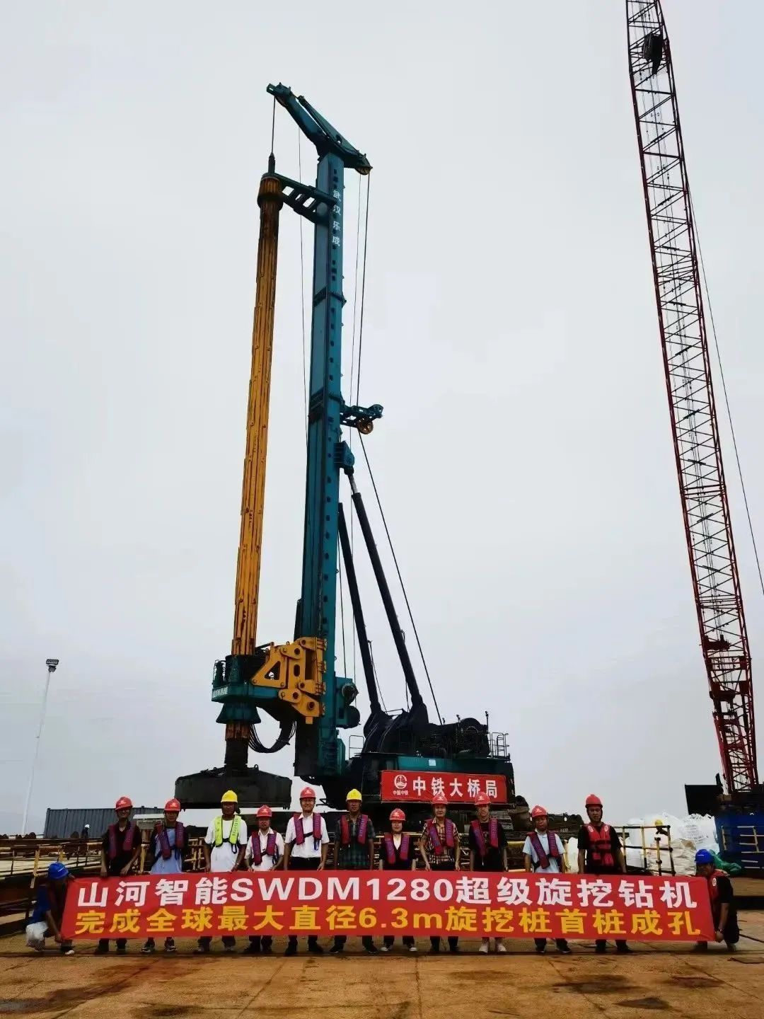 全面得胜！3499拉斯维加斯线路智能超等旋挖钻机圆满实现甬舟铁路西堠门公铁两用大桥桩基施工工作