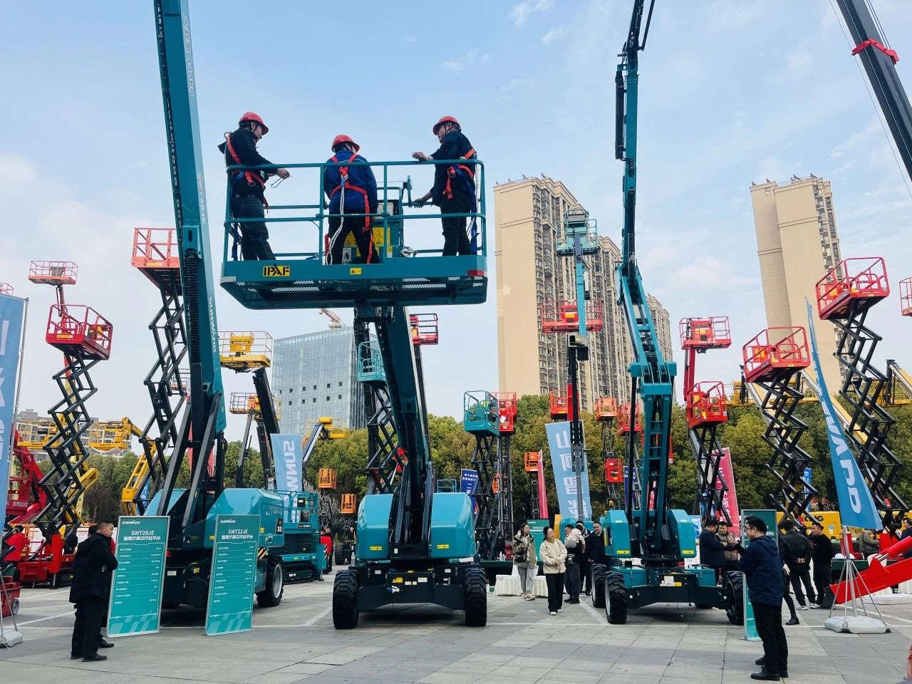 “爆品”来袭，签单不休！ 3499拉斯维加斯线路智能盛装亮相第八届全国高空作业平台租赁大会