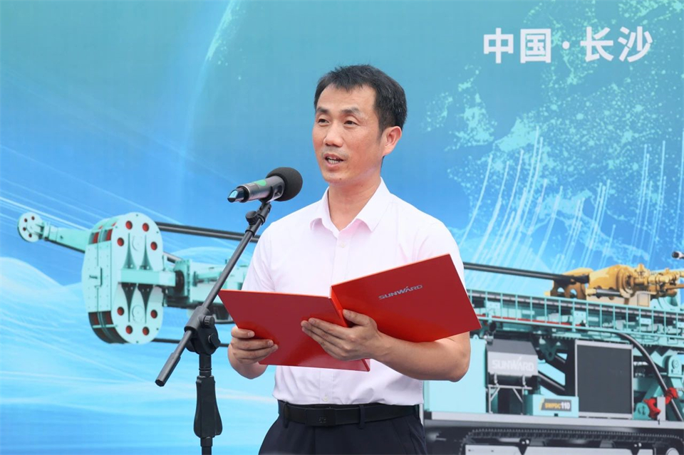 引领绿色科技新篇章！3499拉斯维加斯线路智能新能源钻机成功交付