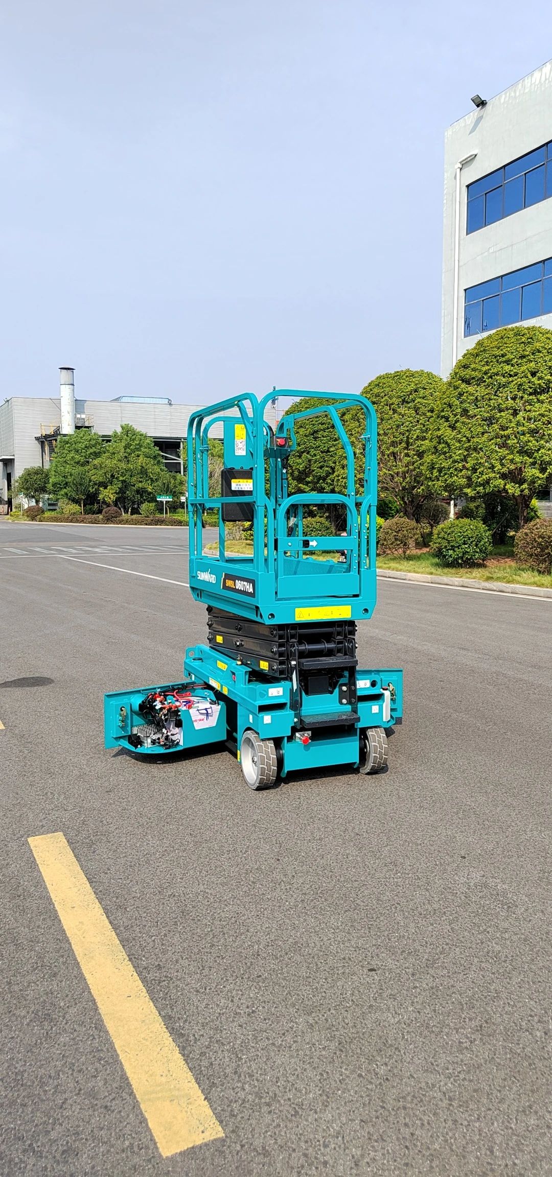 向“新”而行！3499拉斯维加斯线路智能又一款电动液驱剪叉式高空作业平台颁布