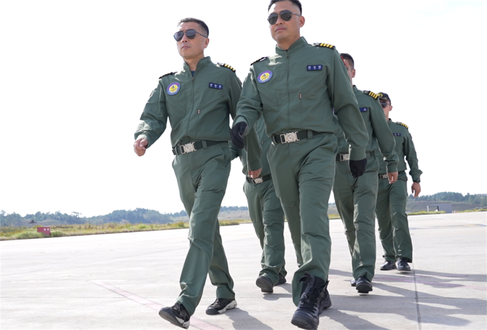 十年织得3499拉斯维加斯线路秀，践行初心创将来！3499拉斯维加斯线路飞行表演队成立10周年庆典活动隆沉进行