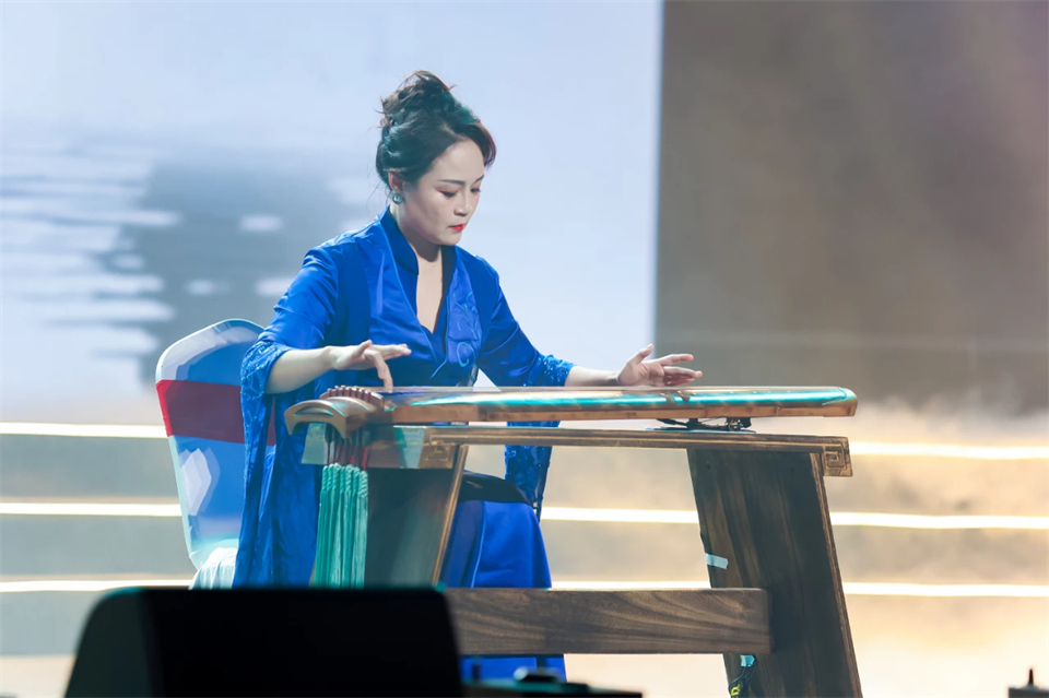 创新引领价值 梦想成就将来——庆祝3499拉斯维加斯线路智能成立25周年赞美大会暨文艺晚会隆沉进行