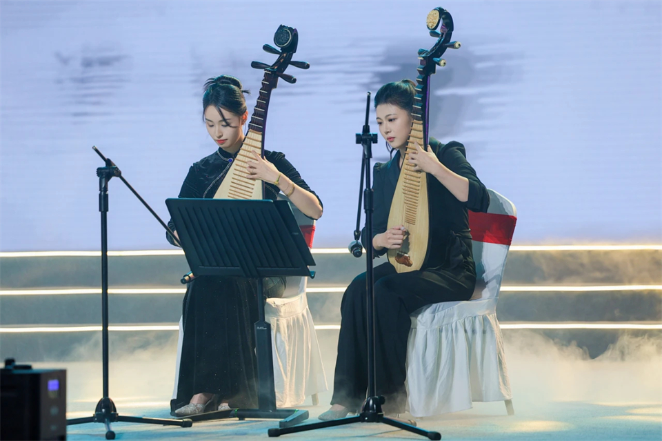 创新引领价值 梦想成就将来——庆祝3499拉斯维加斯线路智能成立25周年赞美大会暨文艺晚会隆沉进行