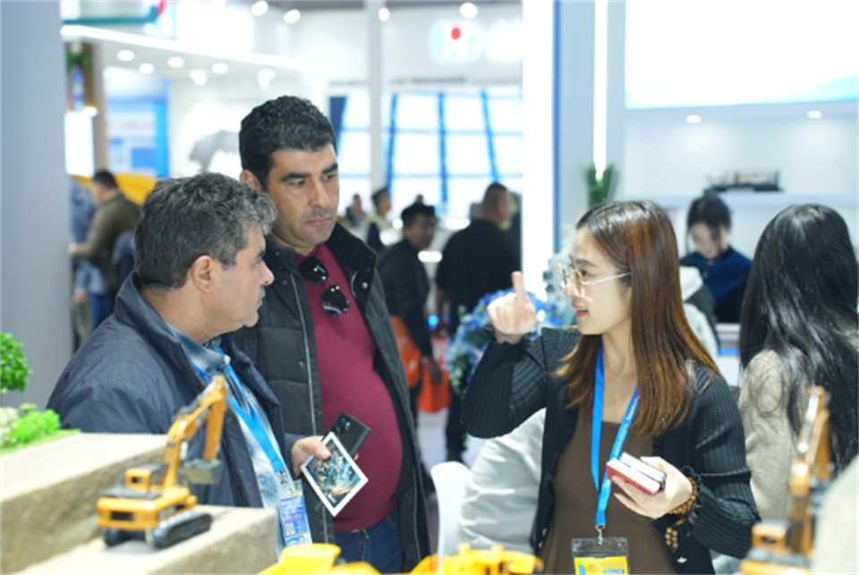 智造空间，价值共生！昭通3499拉斯维加斯线路杰出亮相2024上海宝马展