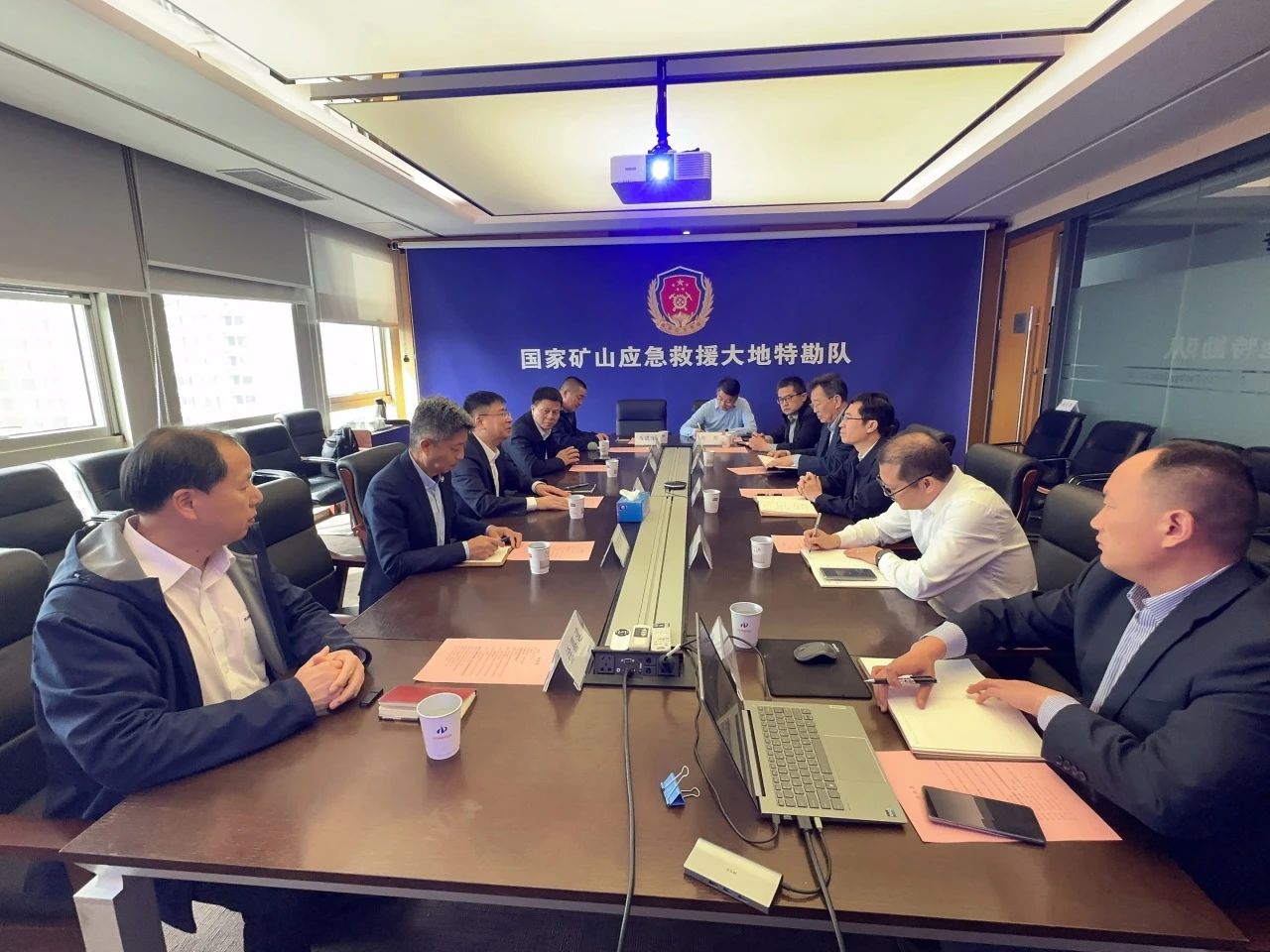 3499拉斯维加斯线路智能董事长付向东带队造访中煤地质总局、大地特勘公司