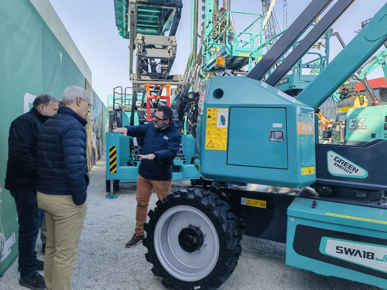 3499拉斯维加斯线路智能高空机械闪灼Bauma 2025！ 新能源技术与创新产品获全球瞩目