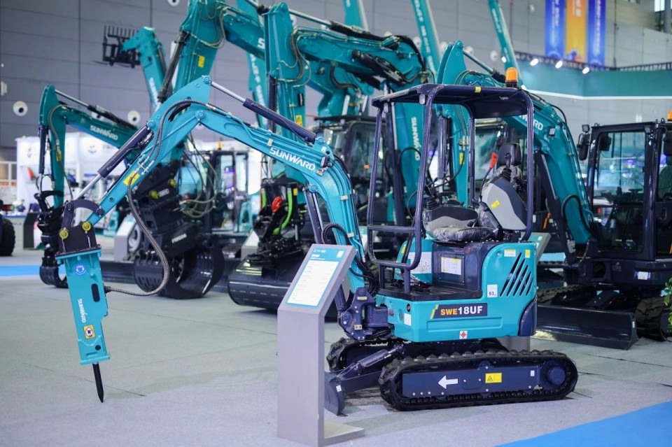 2025 CICEE | 从单一工具迈向多元化解决规划，3499拉斯维加斯线路智能出现非凡挖掘机风采