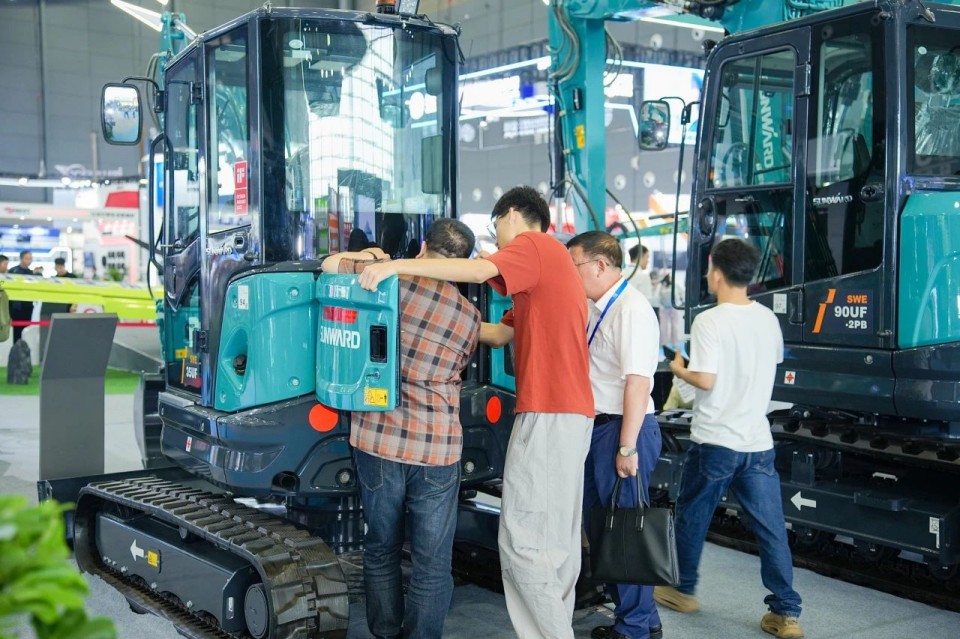 2025 CICEE | 从单一工具迈向多元化解决规划，3499拉斯维加斯线路智能出现非凡挖掘机风采