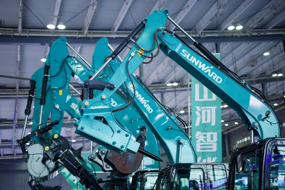 2025 CICEE | 从单一工具迈向多元化解决规划，3499拉斯维加斯线路智能出现非凡挖掘机风采