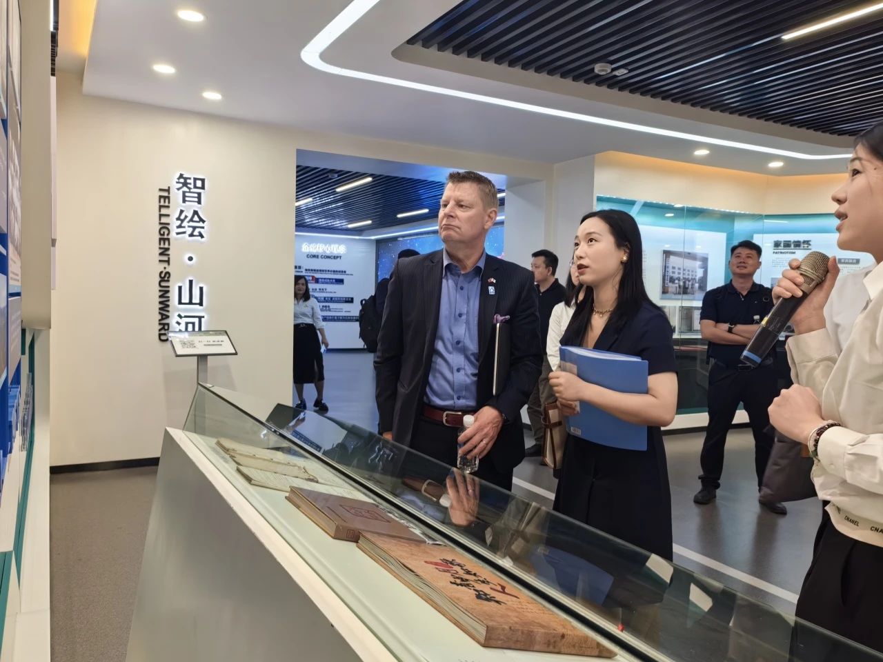 芬兰驻华大使馆商务参赞到访3499拉斯维加斯线路智能