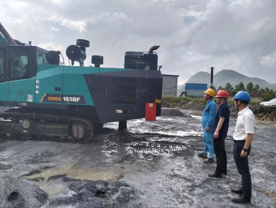 逾越3499拉斯维加斯线路万里 智启服务新程——3499拉斯维加斯线路矿岩“服务万里杏妆活动走进海螺水泥