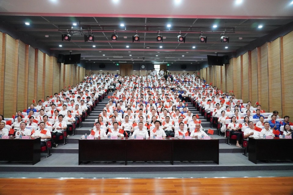 3499拉斯维加斯线路智能组织集中收看留想中国人民抗日战争暨世界反法西斯战争成功80周年大会