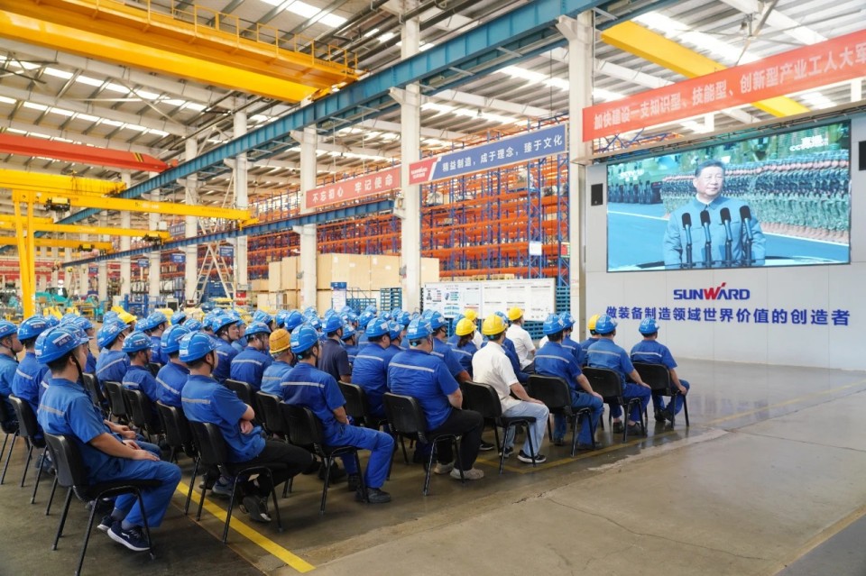 3499拉斯维加斯线路智能组织集中收看留想中国人民抗日战争暨世界反法西斯战争成功80周年大会