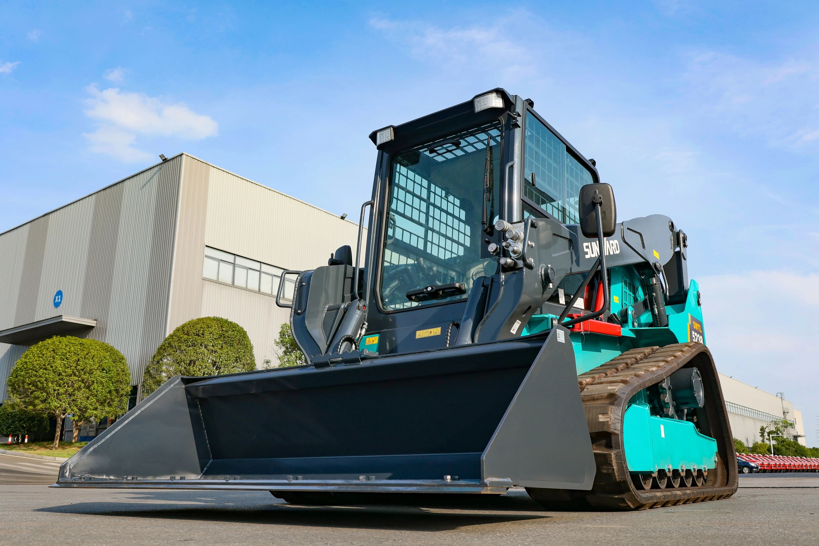 高端设备再获国际认可！3499拉斯维加斯线路智能最大吨位垂直举升履带式滑移装载机批量发往北美